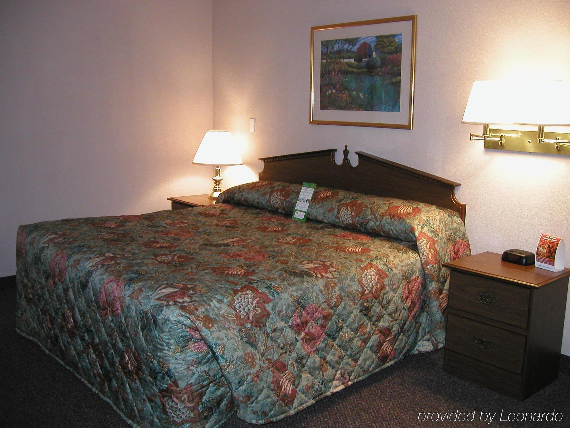 Intown Suites Extended Stay Greensboro Nc - Lanada الغرفة الصورة