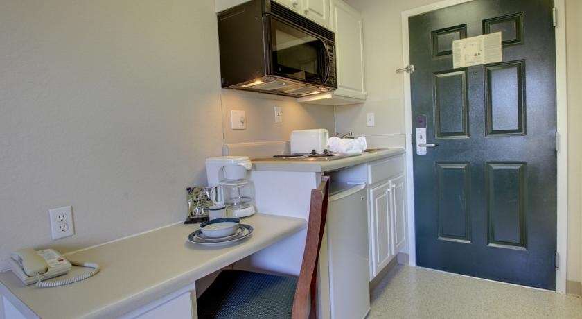 Intown Suites Extended Stay Greensboro Nc - Lanada الغرفة الصورة