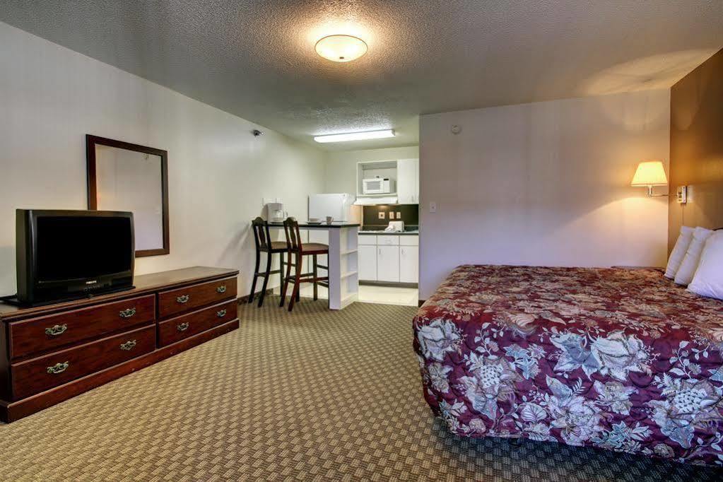 Intown Suites Extended Stay Greensboro Nc - Lanada المظهر الخارجي الصورة